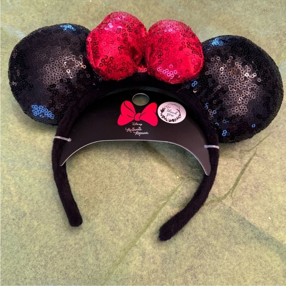 Disney Kids Black Sequin Minnie Mouse Ears & Red Bow Headband - Picture 1 of 3